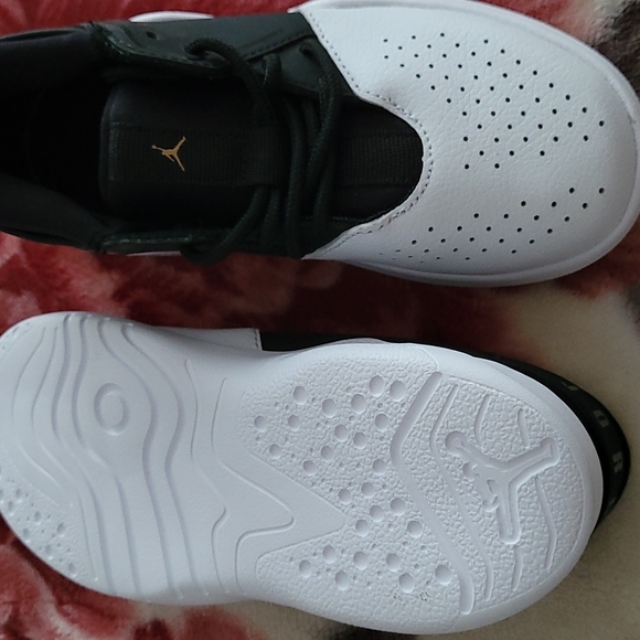 Children's Jordans - Picture 3 of 4